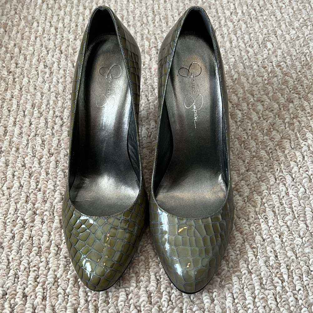 Women’s Heels - Picture 2 of 11